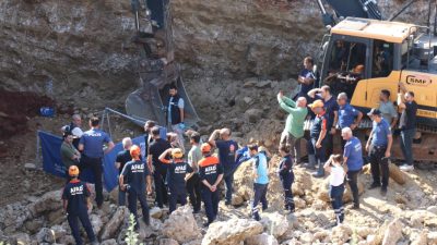Denizli’nin Merkezefendi ilçesinde bir inşaat şantiyesinde yürütülen temel kazısı esnasında