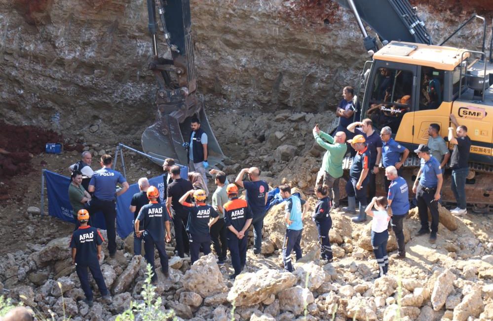 Denizli’nin Merkezefendi ilçesinde bir inşaat şantiyesinde yürütülen temel kazısı esnasında