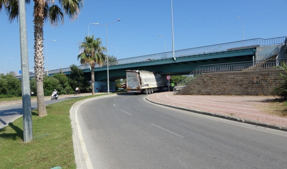 Emekli trafik polisi ve trafik güvenliği uzmanı Nihat Şensoy, şehir