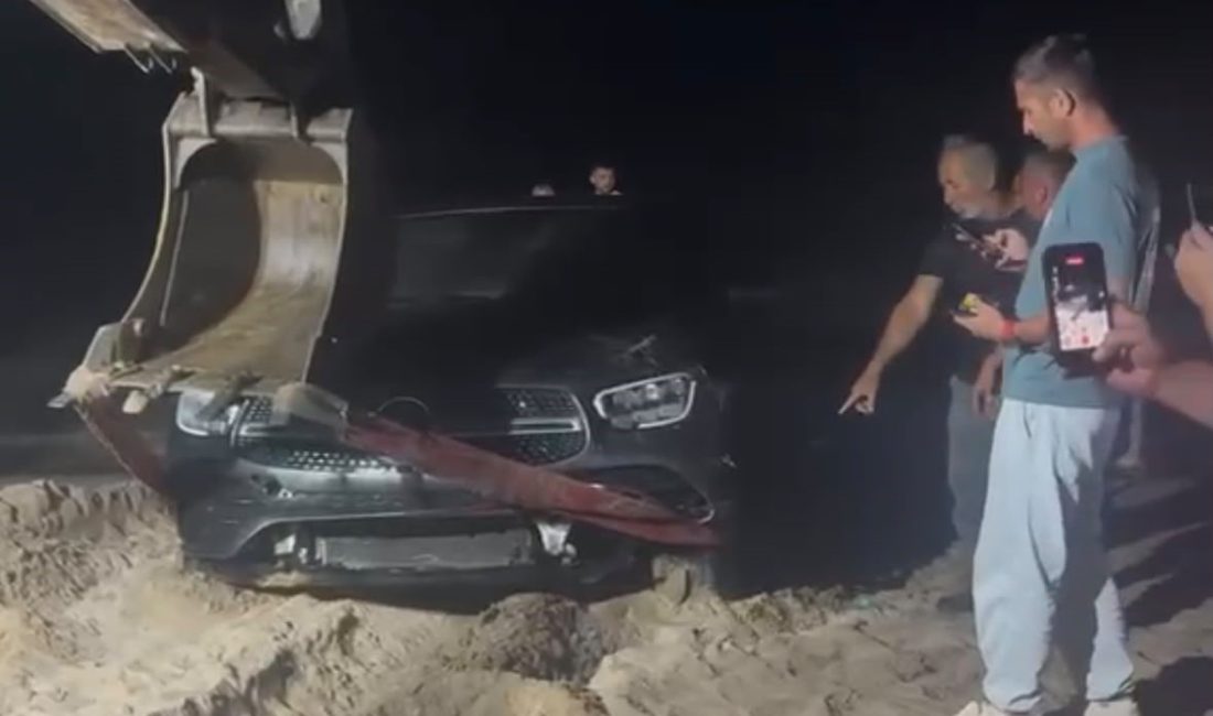 Kocaeli'nin Kandıra ilçesinde sürücüsünün kontrolünden çıkan otomobil, tatilcilerin çadır kurduğu