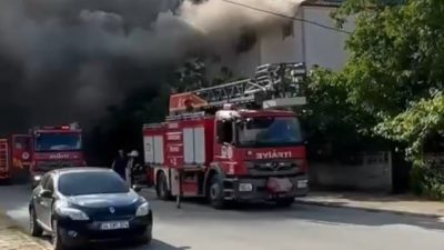 Komşu kentimiz Sakarya’da iki katlı betonarme bir binanın çatı katında