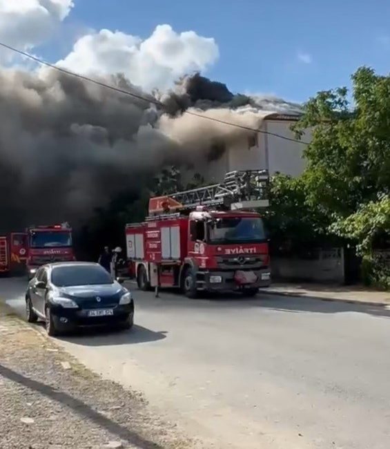 Komşu kentimiz Sakarya’da iki katlı betonarme bir binanın çatı katında