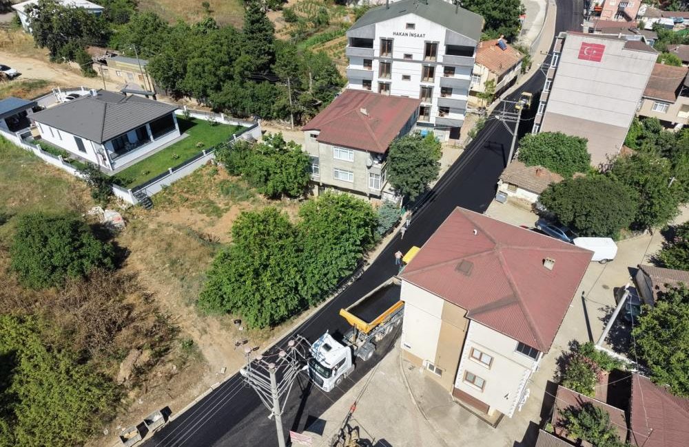 Gebze Pelitli Mahallesi Atatürk Caddesi'nde asfalt yenileme çalışmaları tamamlandı. Baştan