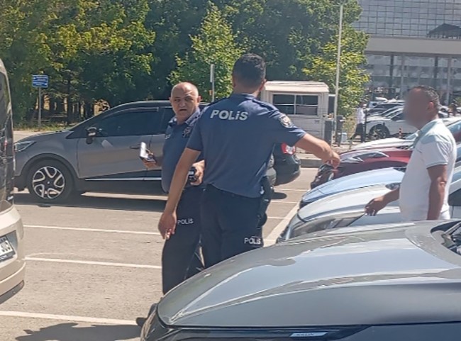 Bursa Bölge Adliyesi'nde boşanma davası sonrası taraflar arasında çıkan tartışmada