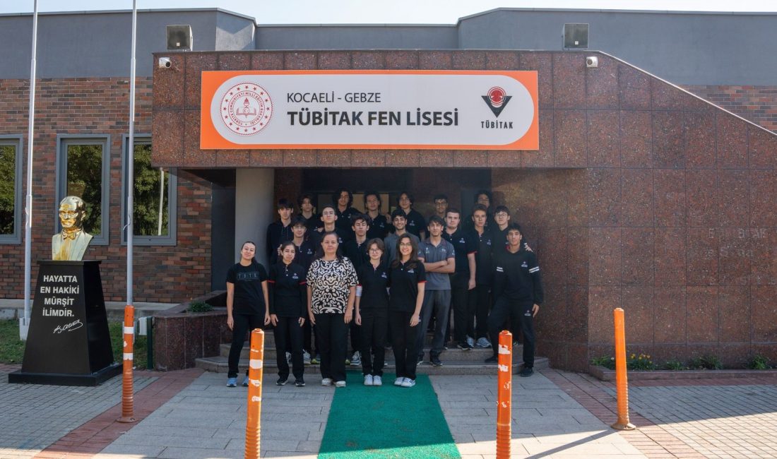 Liselere Geçiş Sistemi'nde (LGS) yüzde 1'lik başarı dilimine giren adaylara