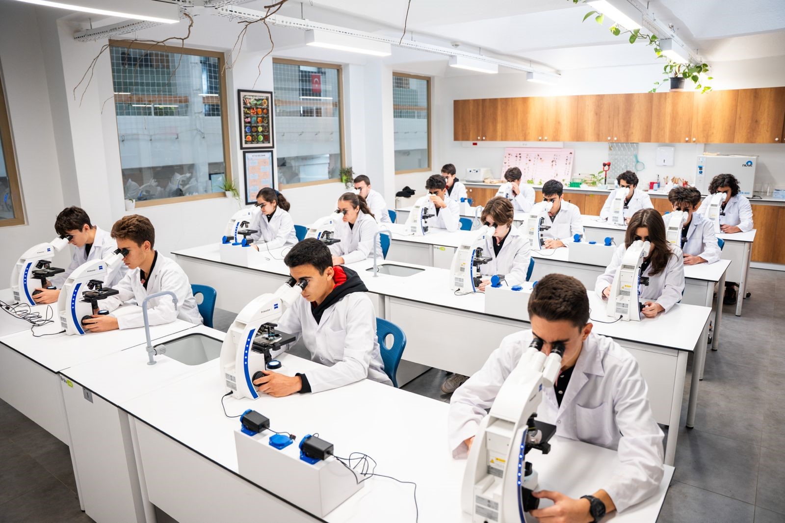 TÜBİTAK Fen Lisesi geleceğin bilim insanlarını arıyor: Başvurular 15 Temmuz'da sona eriyor
