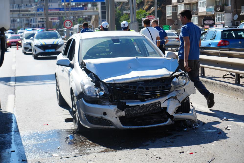 Son dakika Kocaeli D-100'de trafik kazası!