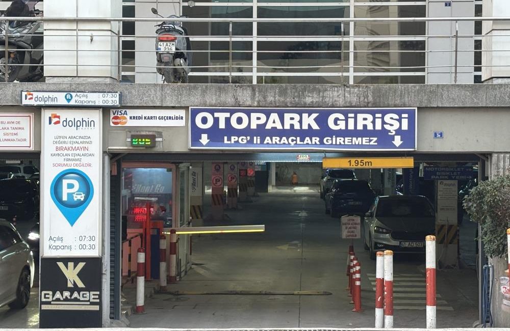 Kocaeli'nin İzmit ilçesinde, bir kapalı otoparkta mesai arkadaşıyla girdiği tartışmada
