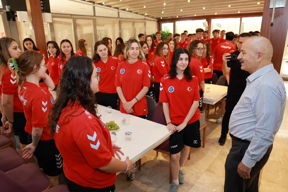 Kocaeli’de milli heyecan: Başkan Büyükgöz Ay-Yıldızlı ekiple buluştu