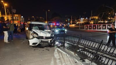 Sakarya'nın Adapazarı ilçesinde meydana gelen zincirleme trafik kazasının güvenlik kamerası