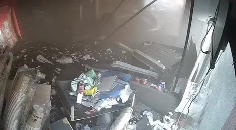 Tır akaryakıt istasyonuna daldı: 1 kişi feci halde can verdi