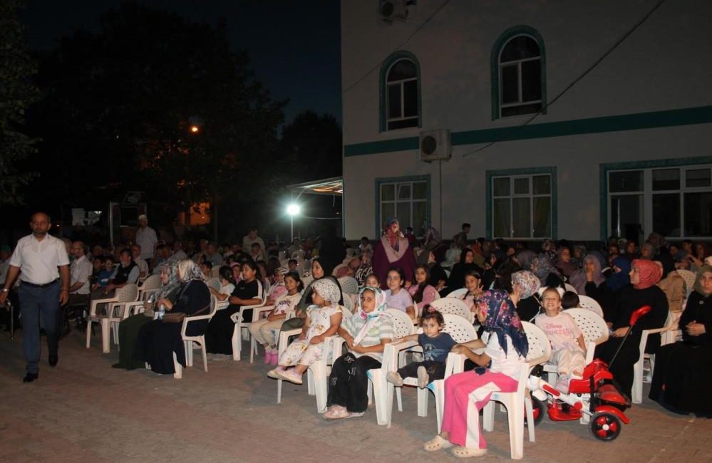 Kocaeli'nin Körfez ilçesinde düzenlenen Vefa Geceleri programında konuşan İl Müftüsü