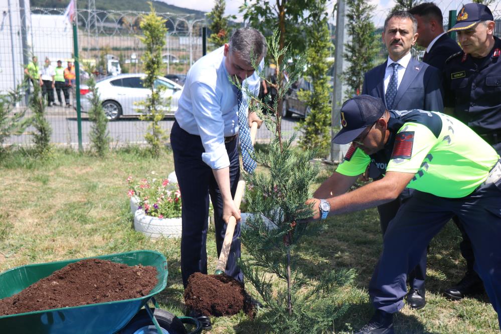Bakan Çiftçi Kocaeli'den duyurdu: Sokak hayvanları için yeni hedef!
