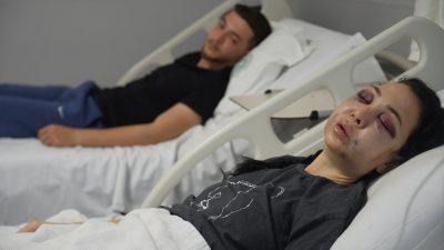 Kocaeli'nin İzmit ilçesinde kafede uyardıkları grubun saldırısına uğrayarak ağır yaralanan