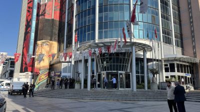 İzmit Belediyesi’ne yönelik yürütülen dev yolsuzluk soruşturmasında sarsıcı gelişmeler yaşanmaya
