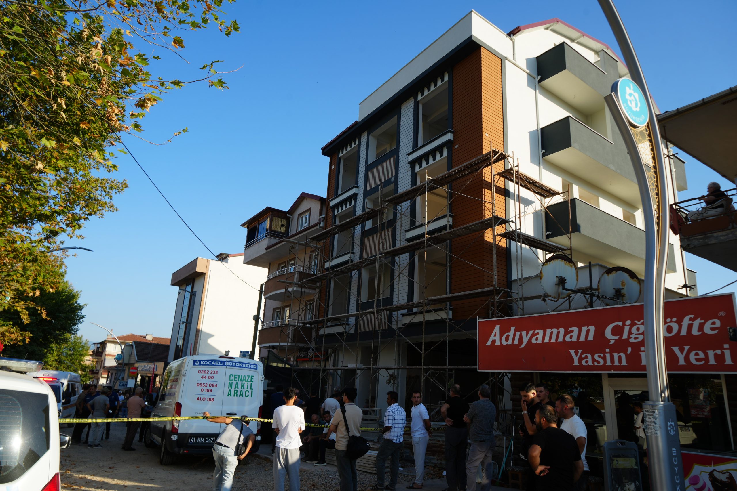 Kocaeli'de inşaattan düşen işçi hayatını kaybetti