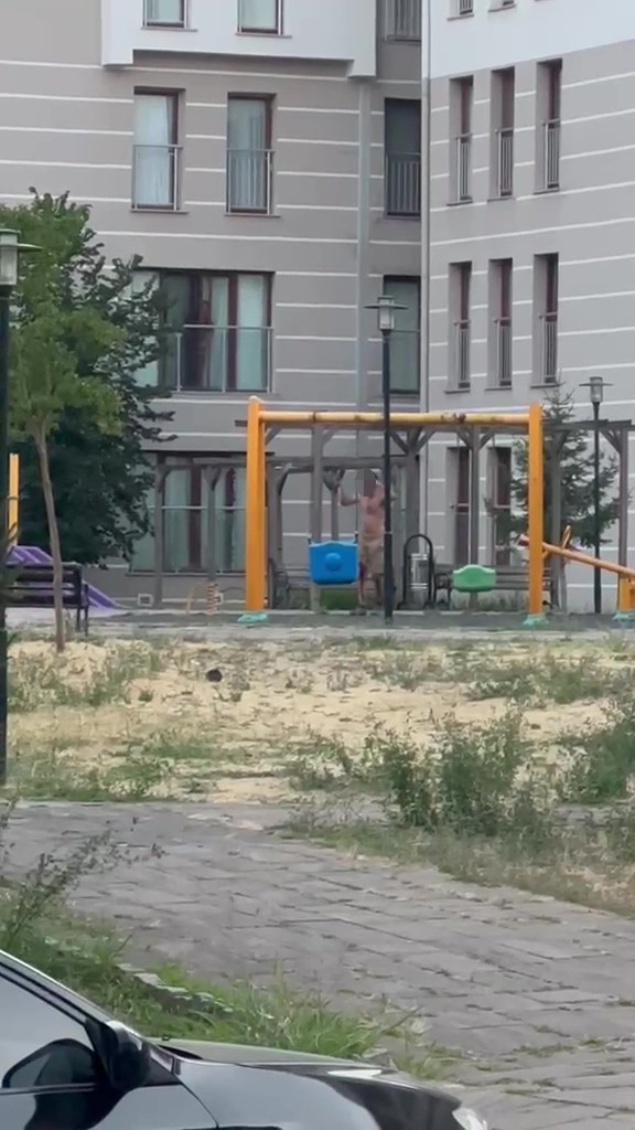 Kocaeli'de dehşet anları: Çocuk parkında elinde bıçakla cinnet geçirdi