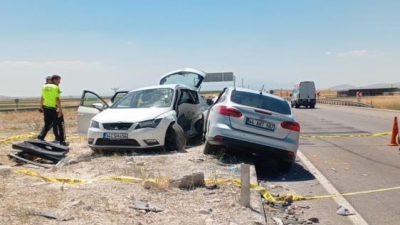 Kayseri'nin Bünyan ilçesinde iki otomobilin çarpışması sonucu meydana gelen trafik