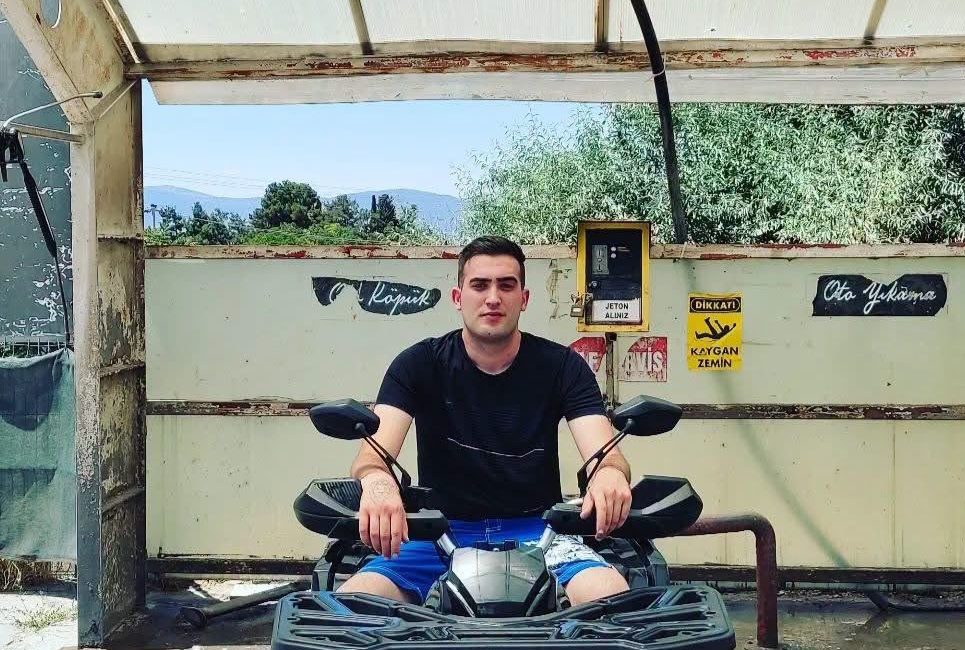 Burdur'un Yenice Mahallesi'nde 26 yaşındaki Alim Çolak, evinde yakınları tarafından