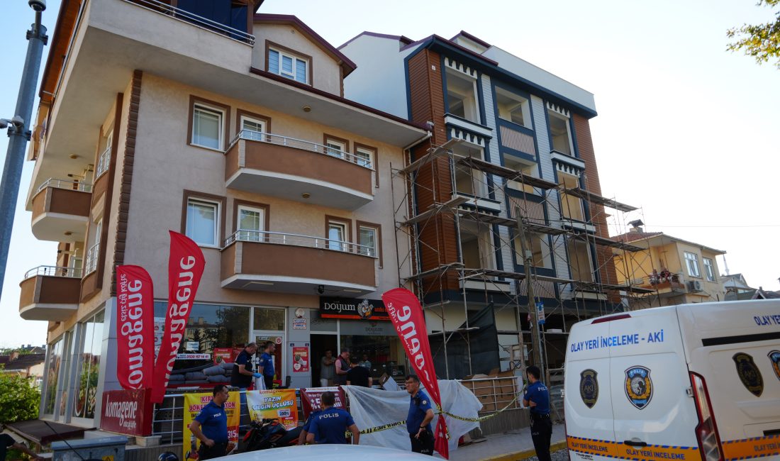 Kocaeli'nin Derince ilçesinde inşaatın iskelesinden düşerek hayatını kaybeden işçi son