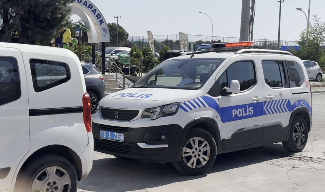 Bursa'da bir aquaparkta, dengesini kaybeden 16 yaşındaki temizlikçi 10 metre