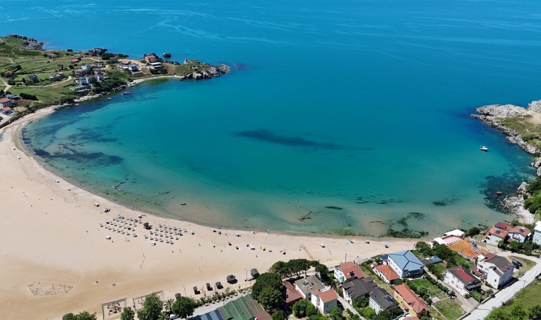 Kocaeli'nin Kandıra ilçesinde olumsuz hava-deniz şartları sebebiyle cuma günü tüm