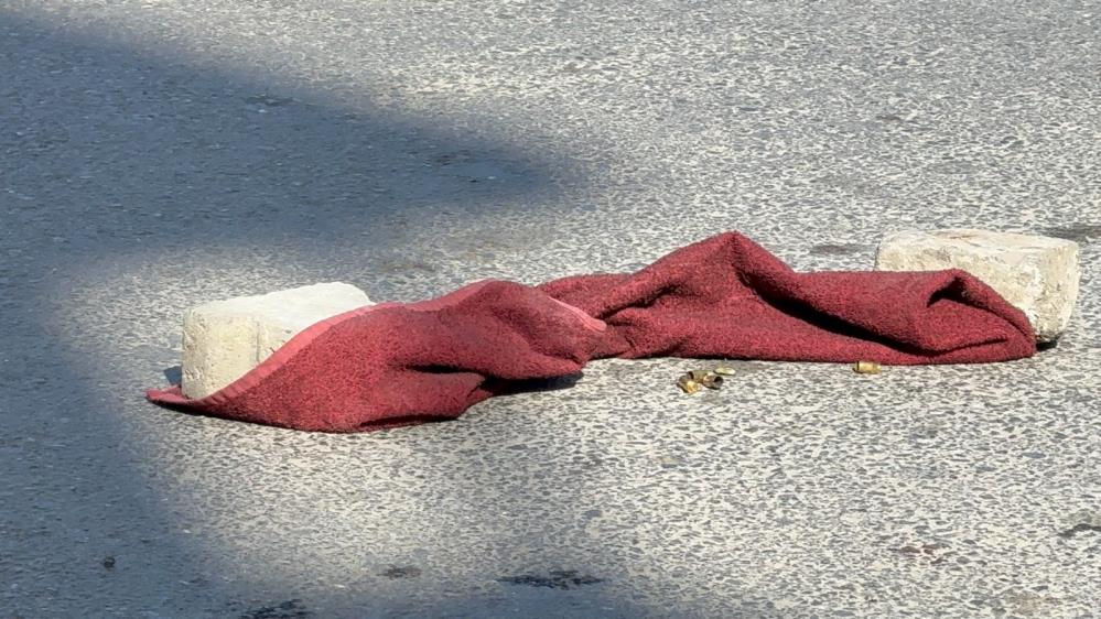 Kurşunlar havada uçuştu! Sokak ortasında silahlı saldırı