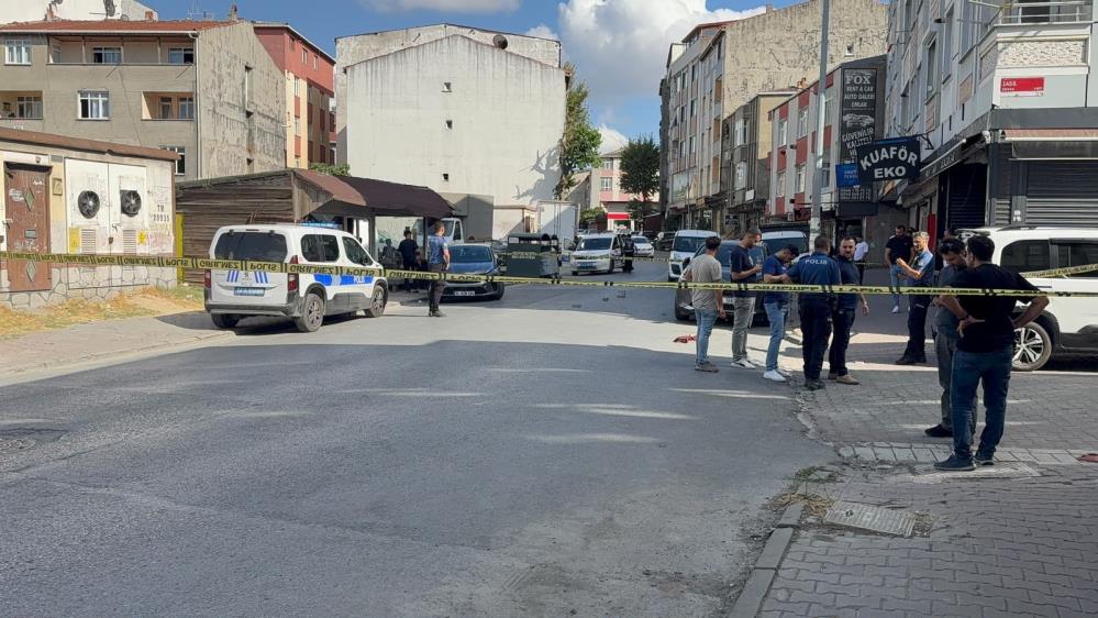 Kurşunlar havada uçuştu! Sokak ortasında silahlı saldırı