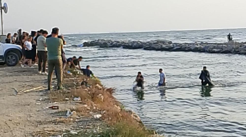 Mersin'in Akdeniz ilçesinde ailesiyle sahile giden 7 yaşındaki Eser Kılıç,