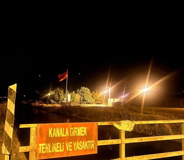 Manisa’nın Salihli ilçesinde kontrolden çıkarak DSİ’ye ait sulama kanalına sürüklenen