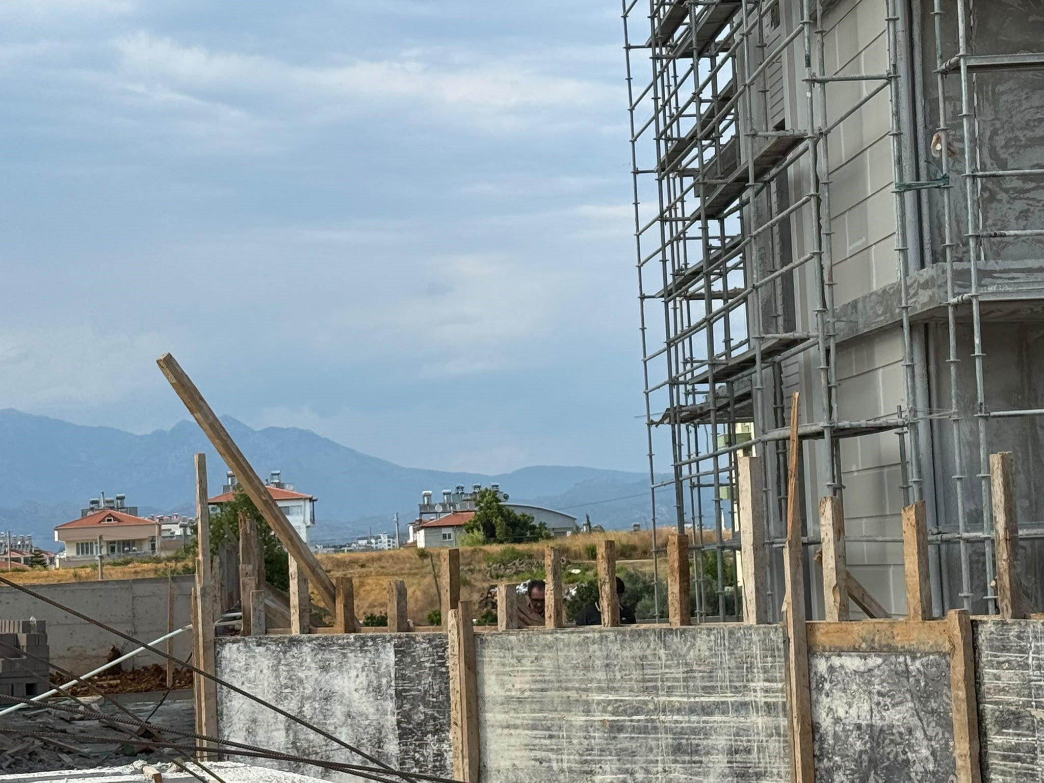 İnşaatta üzerine beton blok düşen işçi hayatını kaybetti
