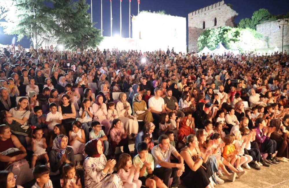 Gebze Eskihisar Kalesi'nde düzenlenen Kültür Sanat Akşamları kapsamında gerçekleştirilen bilim