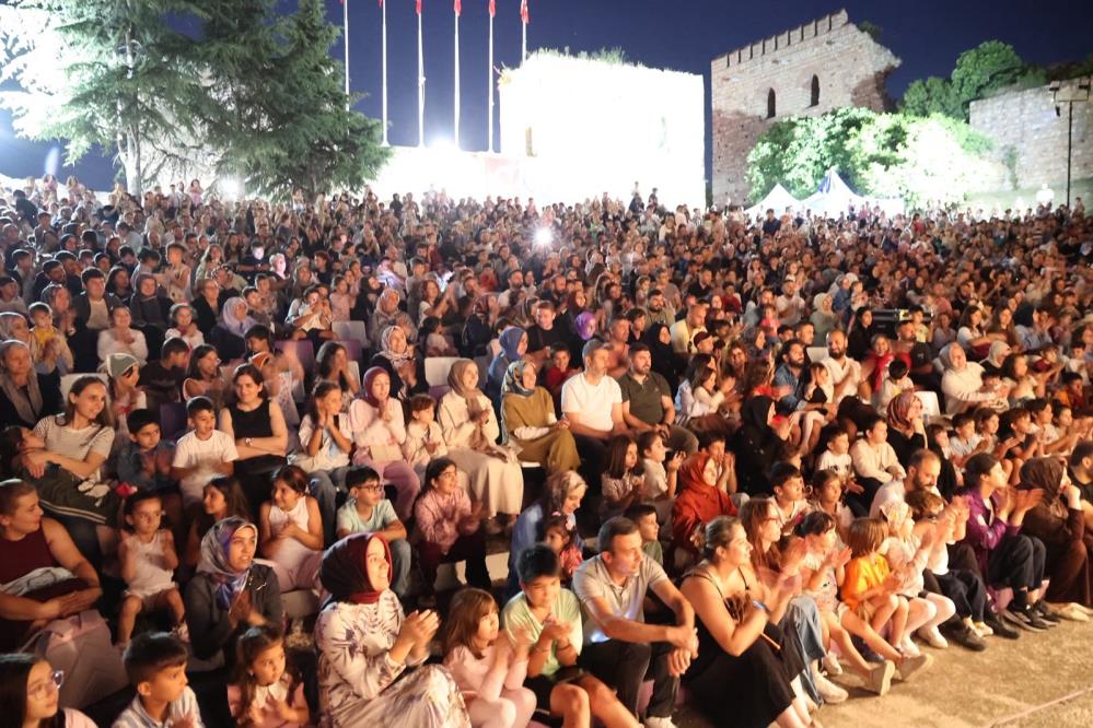 Gebze Eskihisar Kalesi'nde düzenlenen Kültür Sanat Akşamları kapsamında gerçekleştirilen bilim