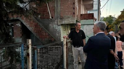 Dilovası Belediye Başkanı Ramazan Ömeroğlu, Mimar Sinan Mahallesi'nde çıkan yangında