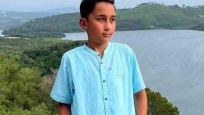 Adana’nın İmamoğlu ilçesinde, iki katlı müstakil evin damında arkadaşıyla kuşlarla