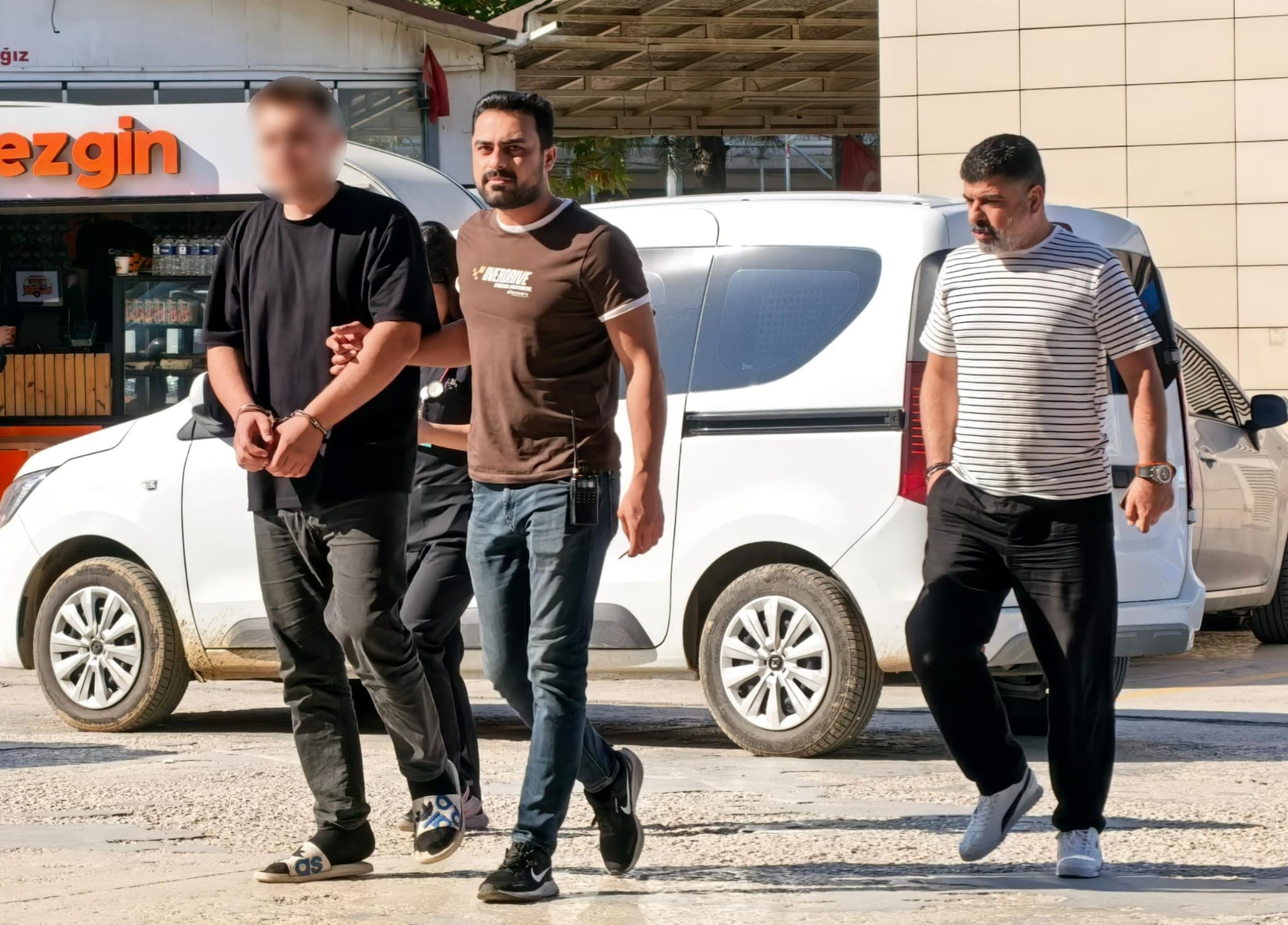 Aracına aldığı arkadaşına dehşeti yaşattı: 80 bin TL'lik şok zorbalık!