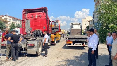 Kocaeli'nin Körfez ilçesinde kontrolden çıkan tır bariyerleri aşarak karşı şeride