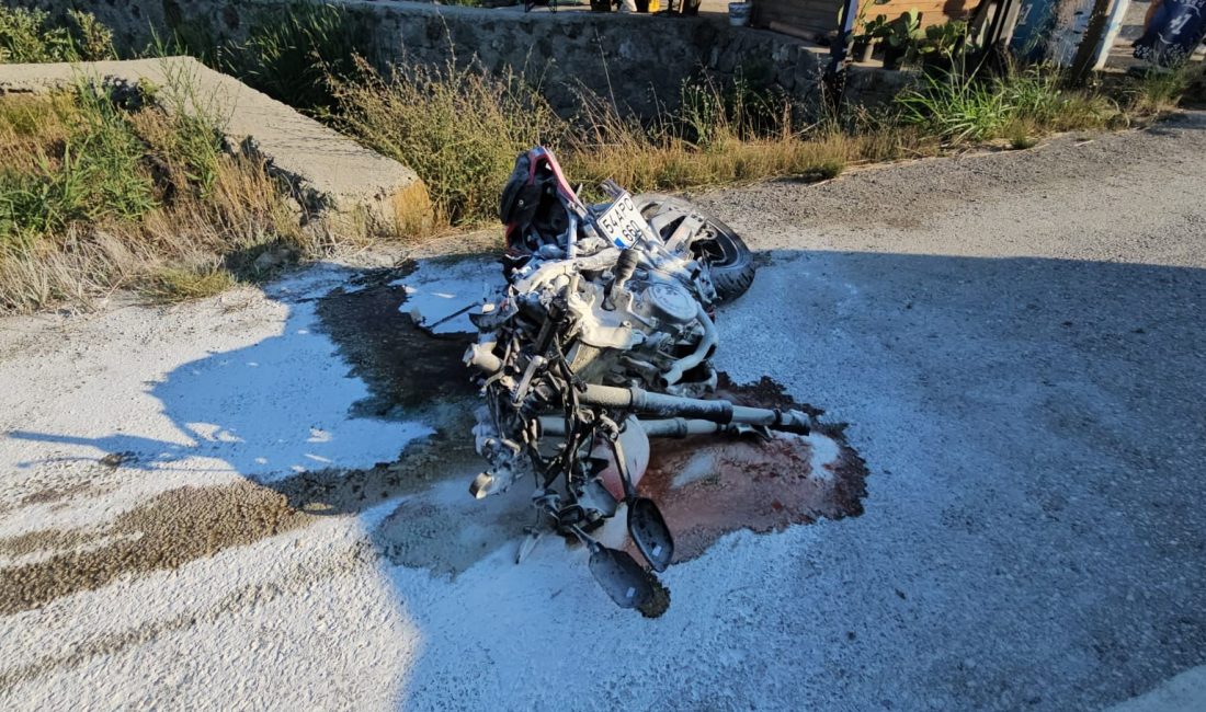 Sakarya'nın Sapanca ilçesinde otomobil ile motosikletin çarpıştığı trafik kazasında ağır