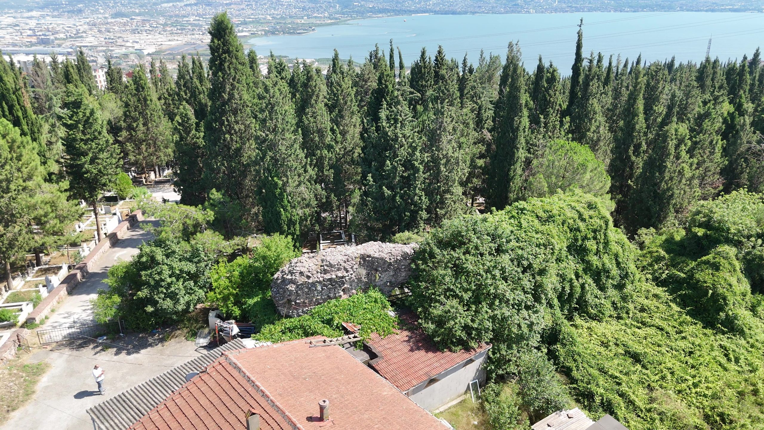 Kocaeli'de 2 bin yıllık tarih yok oluyor: Kentin göbeğinde skandal görüntü!
