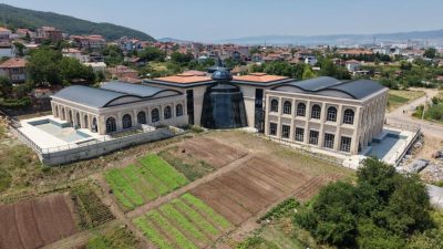 Başiskele'de yapımı tamamlanma aşamasına gelen termal tesis, 930 metre derinlikten