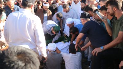Sakarya'nın Sapanca ilçesinde otomobil ile motosikletin çarpışması sonucu meydana gelen