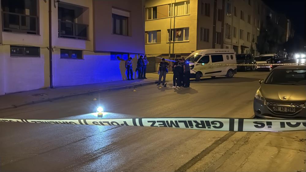 Eskişehir'in Odunpazarı ilçesinde cadde ortasında düzenlenen silahlı saldırıda bir kişi
