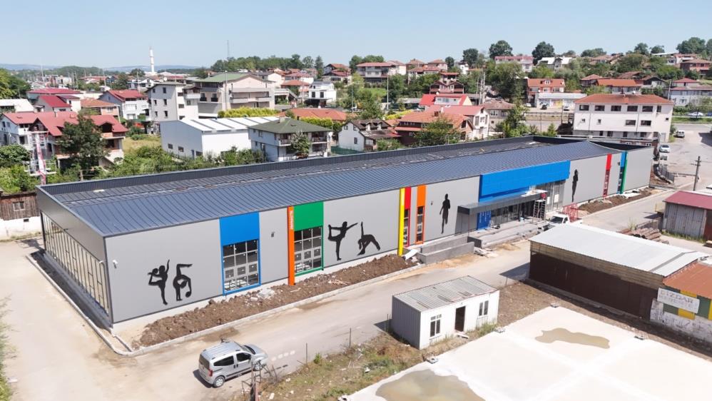 Kartepe Belediyesi'nin Acısu Mahallesi'nde inşa ettiği çok fonksiyonlu spor kompleksi
