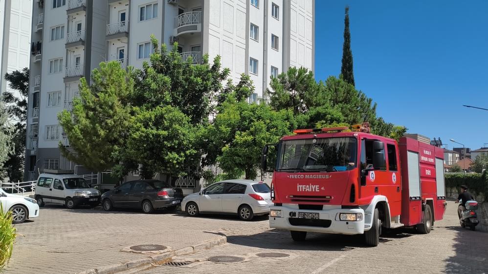 Sevgilisiyle tartıştı, kapısına benzin döküp ateşe verdi!