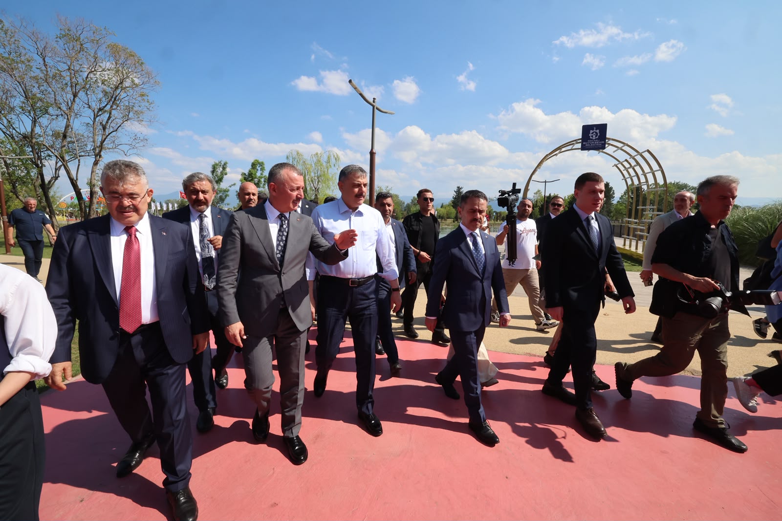 Bakan Çiftçi’den Alev Alatlı Kütüphanesi’ne tam not; “Yeter ki siz okuyun, çalışın”