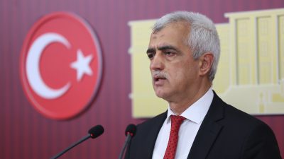 DEM Parti Kocaeli Milletvekili Ömer Faruk Gergerlioğlu, TBMM’de düzenlediği basın