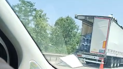 İzmit-Sakarya otoyolunun Uzunkum Parkı Mevkii'nde bugün zincirleme trafik kazası meydana