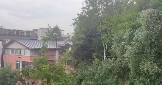 Temmuz'un ilk günlerinde İzmit'te beklenmedik bir hava değişikliği yaşandı. Kavurucu