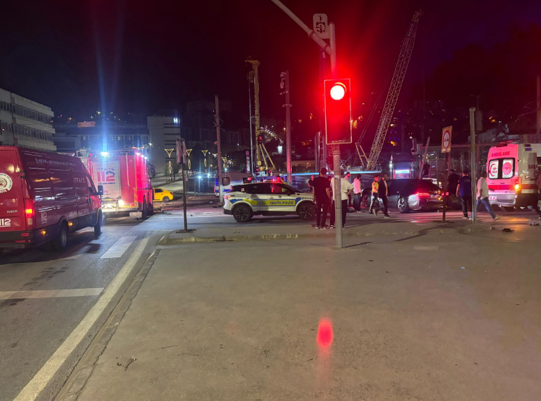 Kocaeli’nin İzmit ilçesinde, tramvay güzergahı üzerinde seyir halinde olan bir