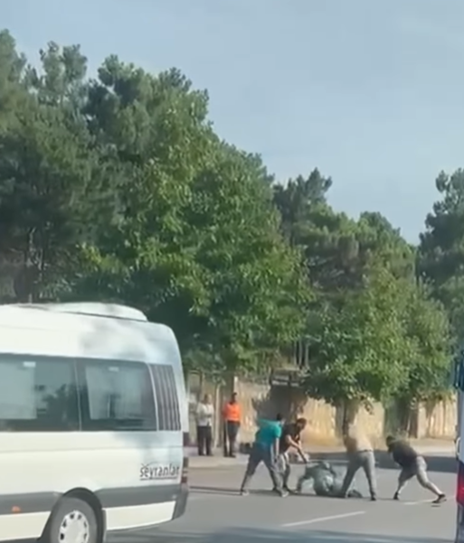 Kocaeli’nin Gebze ilçesinde trafikte başlayan tartışma, adeta bir can pazarına
